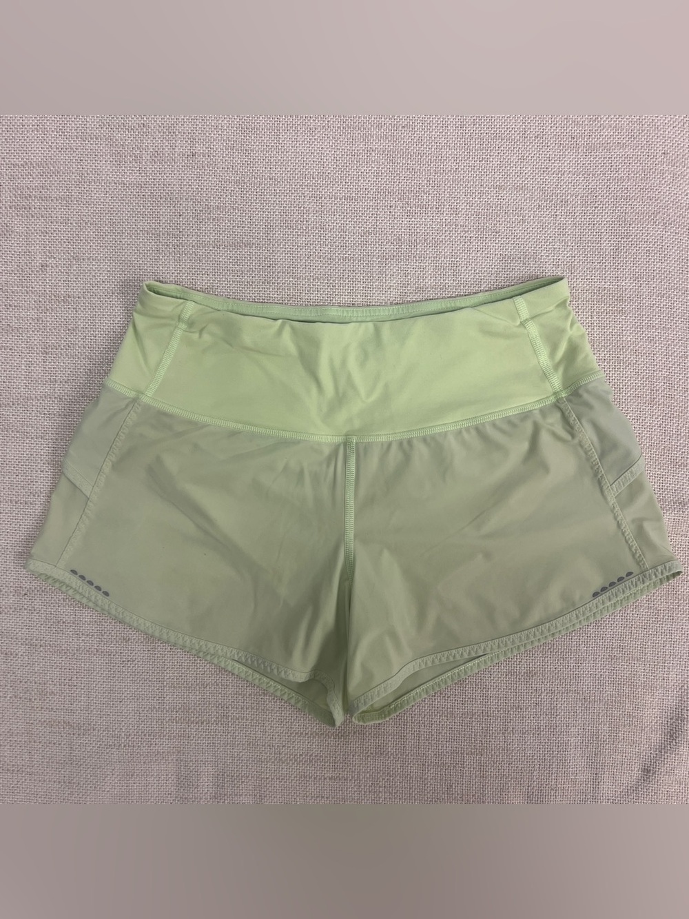 Lululemon Speed Up Shorts Size 6 Light Green Lined Zip Pocket